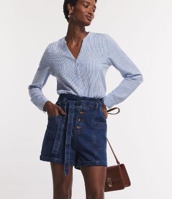 Bermuda Jeans com Cinto e Barra Dobrada