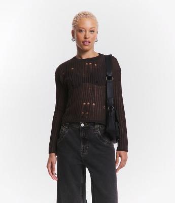 Blusa em Tricô  Furadinha e Manga Longa
