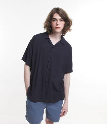 Camisa Relaxed com Lapela na Gola e Textura Rústica