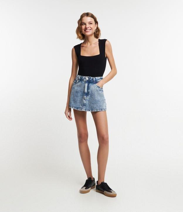 Short Saia em Jeans com Bolsos - 1