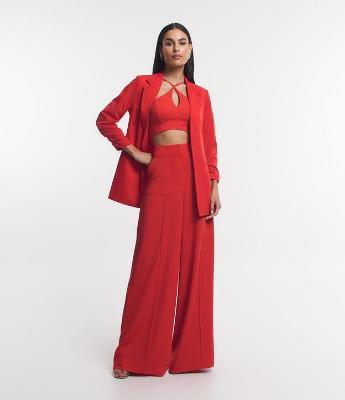 Calça Wide Leg em Crepe com Friso e Bolso Frontal