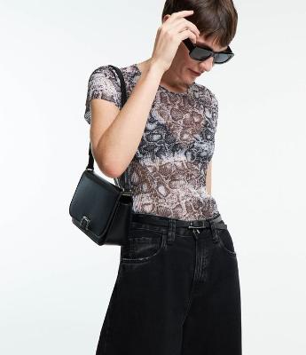 Blusa em Tule Plissado com Estampa Animal Print Cobra