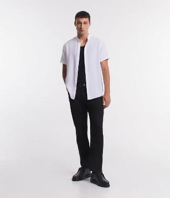 Calça Slim Cropped em Sarja com Bolsos