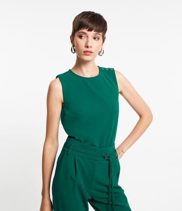 Blusa sem Manga em Crepe com Botões nos Ombros - 1