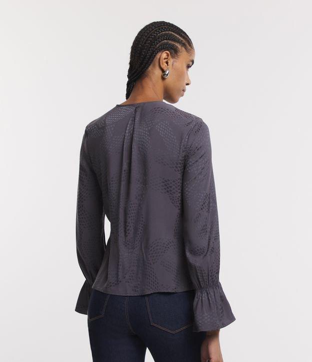 Blusa em Viscose Jacquard Cobra com Manga Bufante e Amarração Frontal - 1