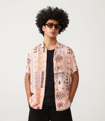 Camisa Manga Curta em Viscose com Estampa Boho