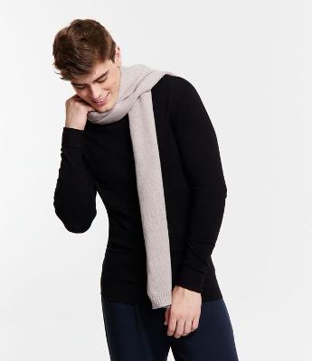 Cachecol em Tricô com Efeito Mescla e Textura Canelada nas Pontas