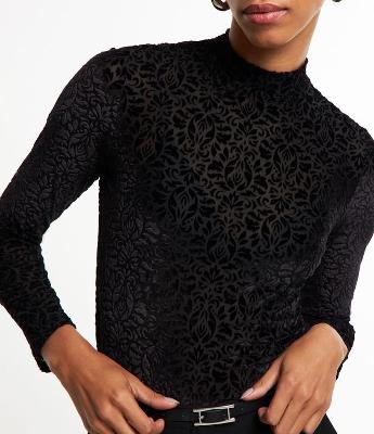 Blusa Manga Longa com Textura em Veludo Floral