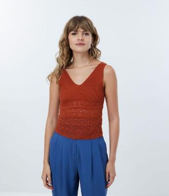 Blusa Regata em Tricô com Pontos Diferenciados