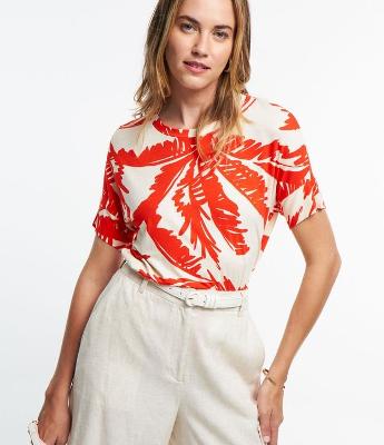 Blusa em Viscose com Estampa Folhagem Coqueiros