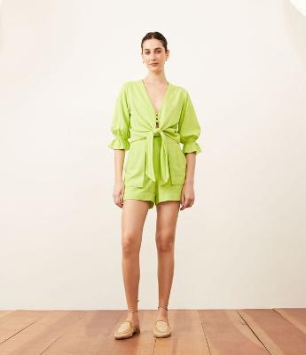 Blusa em Viscolinho com Abotoamento e Amarração Frontal