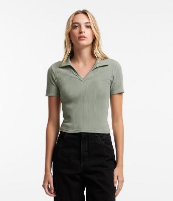 Blusa Cropped em Ribana com Gola Polo