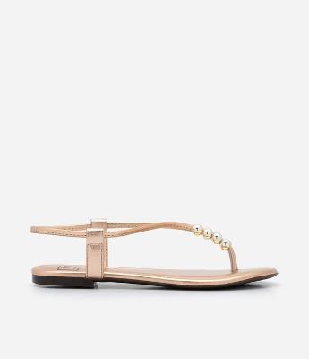 Sandália Rasteira Tira Única com Bolinhas Metálicas Moleca