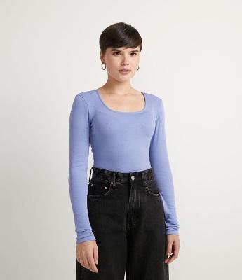 Blusa Cropped Básica em Viscose Canelada com Manga Longa