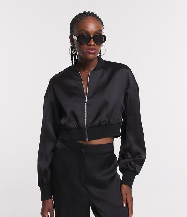 Jaqueta Bomber Curta com Textura Acetinada e Zíper - 1