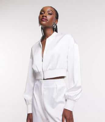 Jaqueta Bomber Curta com Textura Acetinada e Zíper