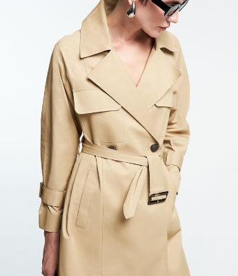 Trench Coat em Gabardine com Cinto Fivela e Bolsos Lapela
