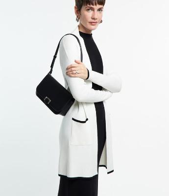 Cardigan Alongado em Tricô com Detalhes Contrastantes