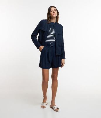 Short em Viscolinho com Cinto Estruturado e Pregas