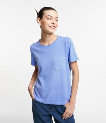 Blusa T-shirt em Algodão Lavada e com Bolsinho no Peito