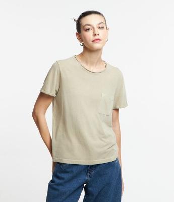 Blusa T-shirt em Algodão Lavada e com Bolsinho no Peito