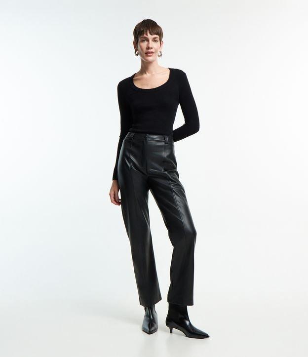Calça Flare em PU com Recortes Frontais - 1
