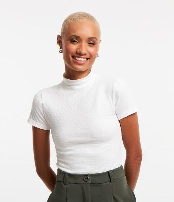 Blusa em Algodão Texturizada com Gola Alta