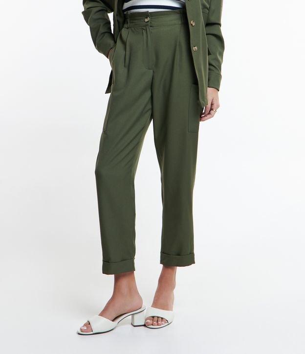 Calça Jogger em Crepe com Bolsos nas Laterais - 1
