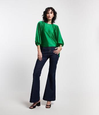 Blusa em Tecido Acetinado com Laços nas Laterais