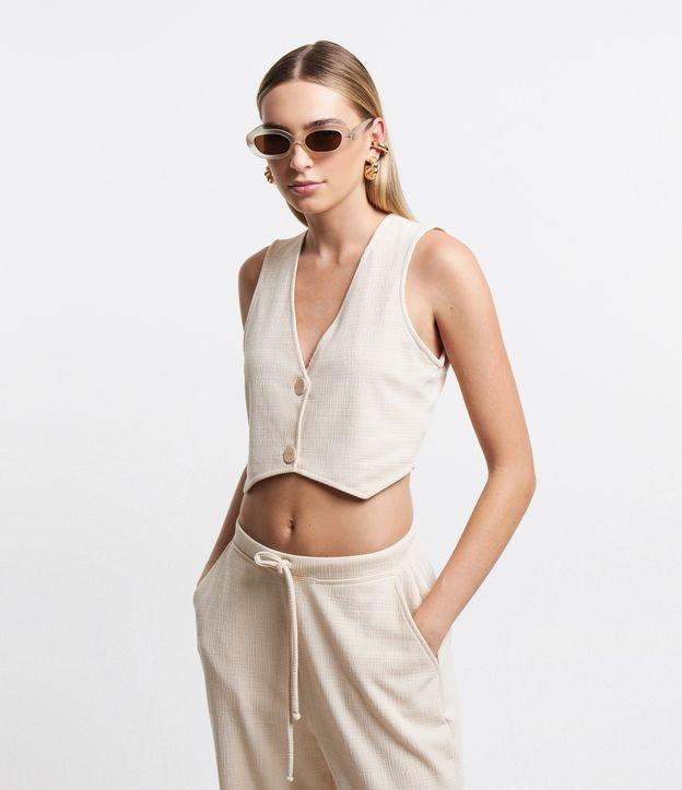 Colete Cropped Texturizado em Alfaiataria com Botões e Barra em V - 1