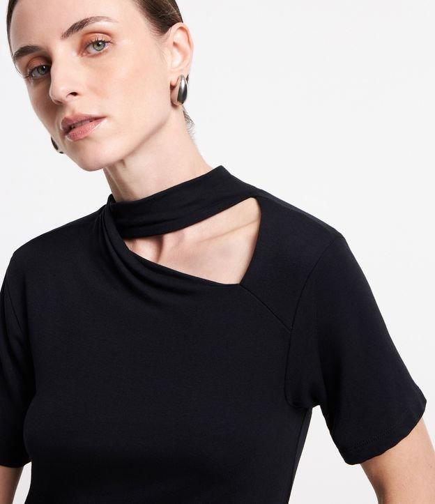 Blusa em Moletinho com Recorte Vazado e Golinha Média - 1