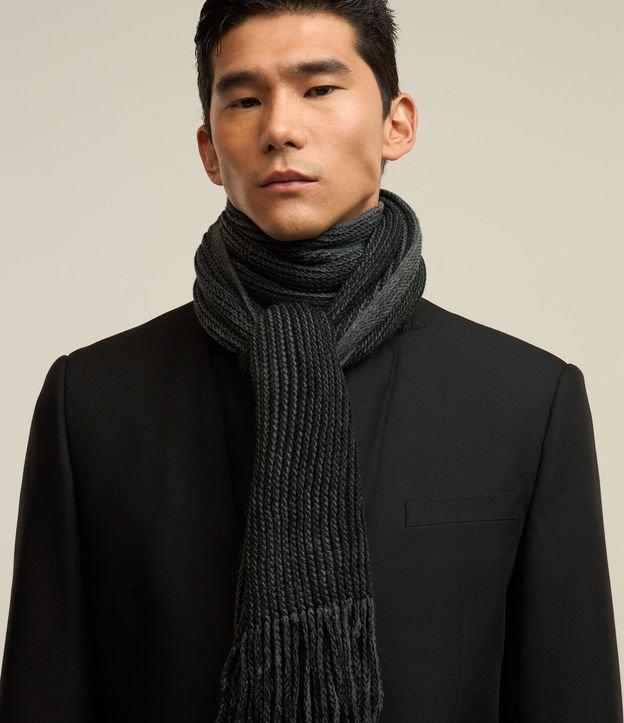 Cachecol em Tricô com Franjas e Efeito Mescla - 2