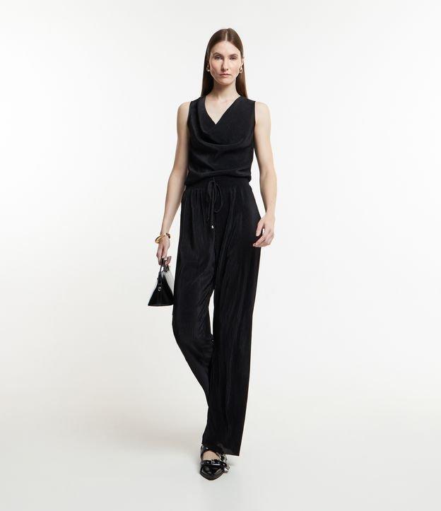 Calça Reta com Amarração no Cós e Textura Plissada - 1