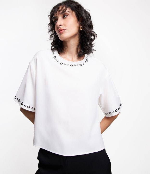 Blusa em Crepe com Ilhoses na Manga e Gola - 1