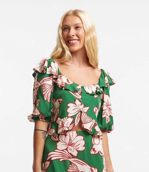 Blusa Cropped Manga Bufante em Viscose com Flores Estampadas - 1