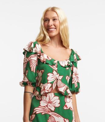 Blusa Cropped Manga Bufante em Viscose com Flores Estampadas