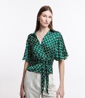 Blusa em Tecido Acetinado com Amarração e Estampa Geométrica - 1