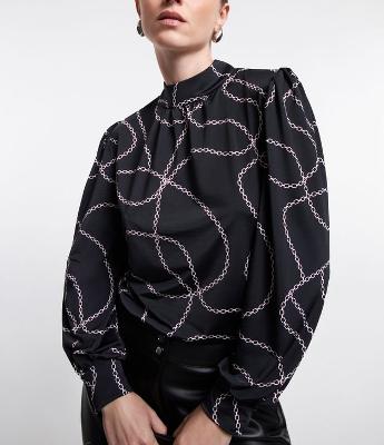 Blusa em Jersey com Manga Bufante e Estampa Correntes