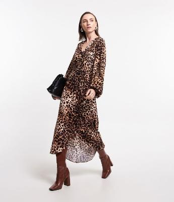 Vestido Midi em Viscose com Transpasse Frontal e Estampa Oncinha