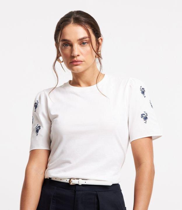 Blusa em Algodão com Manga Bufante e Bordados de Raminhos - 1