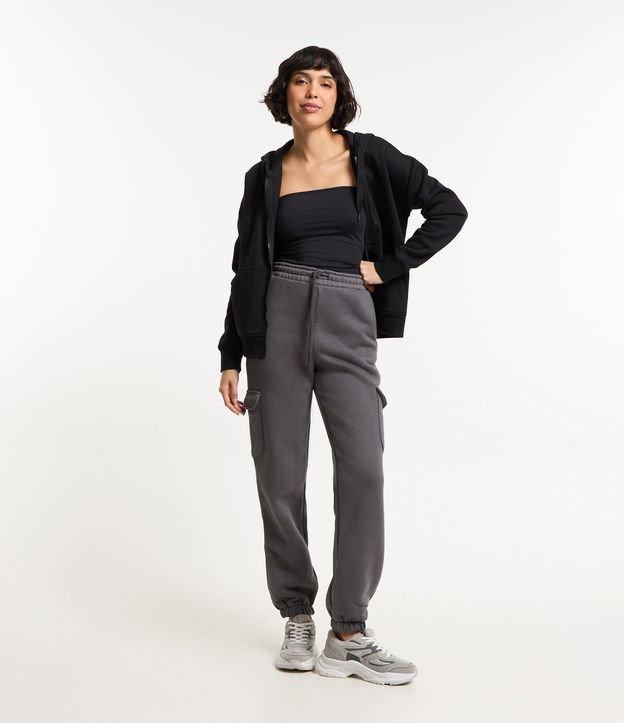 Calça Jogger em Moletom com Bolsos Cargo Laterais - 3