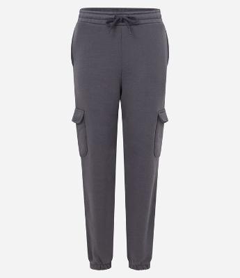 Calça Jogger em Moletom com Bolsos Cargo Laterais