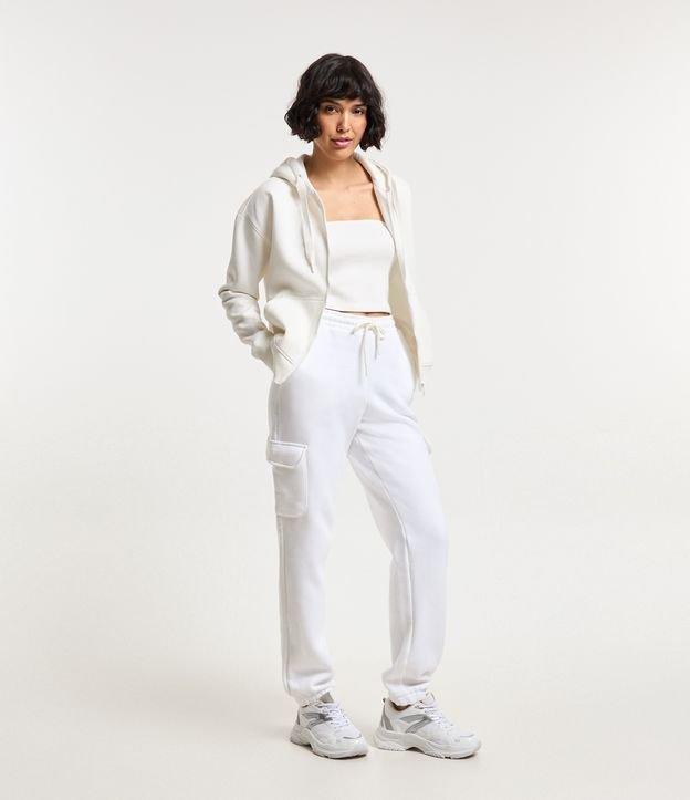 Calça Jogger em Moletom com Bolsos Cargo Laterais - 2