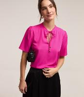 Blusa em Crepe com Amarração na Gola e Manga Bufante - 2