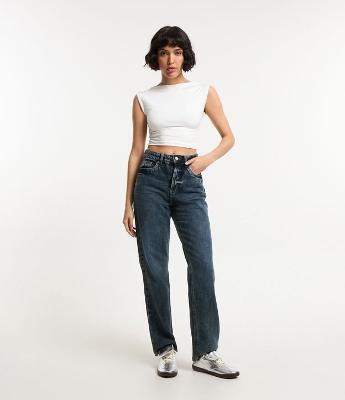 Calça Reta em Jeans com Bolsos e Botões