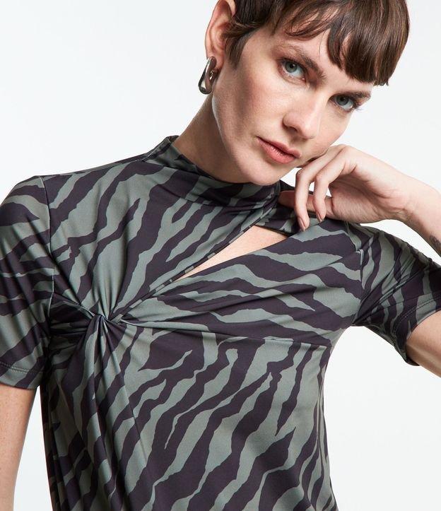 Blusa em Microfibra com Golinha e Recorte Vazado com Nós - 1