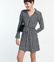 Vestido em Crepe com Decote Transpassado e Estampa Pied de Poule - 1