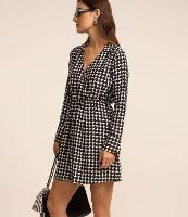 Vestido em Crepe com Decote Transpassado e Estampa Pied de Poule - 3