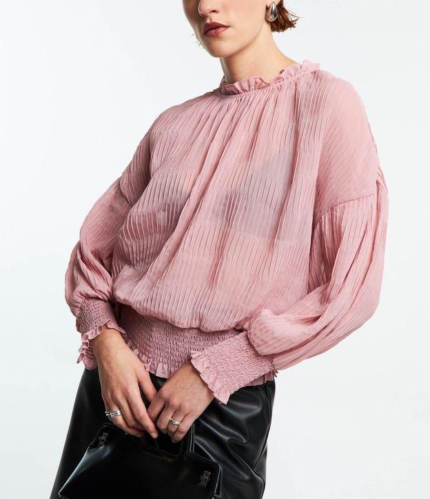 Blusa em Chiffon com Frufru na Gola e Lastex nas Barras - 1