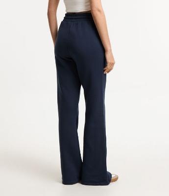 Calça Bailarina em Moletom com Elástico no Cós e Bolsos